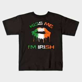 Kiss Me I'm Irish Vintage Painted Lips Retro St Patricks Day Ireland Flag Colours Shamrock Gift Kids T-Shirt